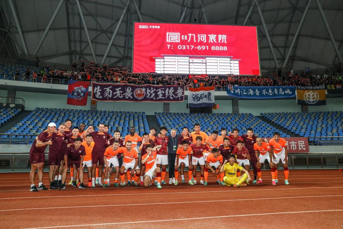 中超第11河南队5-2横扫36岁邓卓翔率队的武汉三镇，实现2连胜